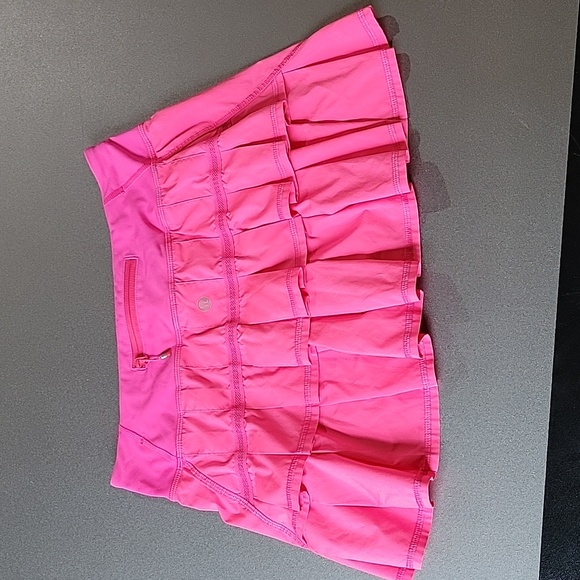 SOLD    Lululemon  Pace Setter tennis skirt Pinkalicious Bright Pink sz 4 - Picture 5 of 6